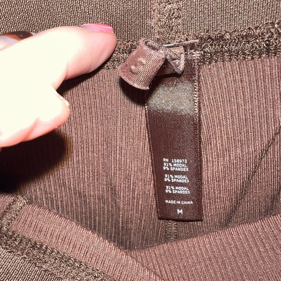 Skims Brown Ribbed Biker lounge Shorts - Picture 6 of 11